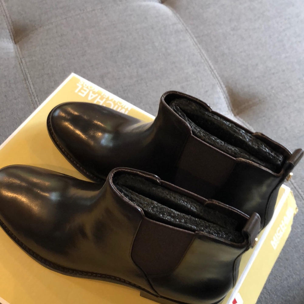 New brown leather booties super cute